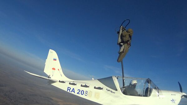 Prueba de sistema ruso de eyección para aviones civiles extraligeros - Sputnik Mundo