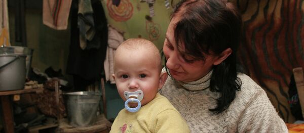 Más de 1.000 niños se esconden a diario en refugios antibombas de Donetsk, según Unicef - Sputnik Mundo