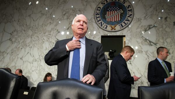 John McCain, senador de EEUU - Sputnik Mundo