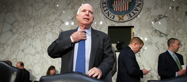 John McCain, senador de EEUU - Sputnik Mundo