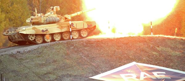 Tanque T-90 durante la feria Russia Arms Expo 2013 (Archivo) - Sputnik Mundo
