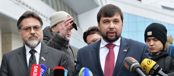 Negociadores de Donbás, Denís Pushilin y Vladislav Deinego - Sputnik Mundo