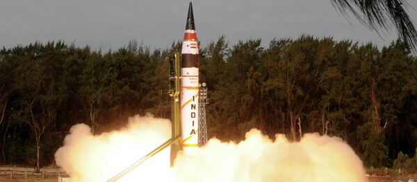 India’s Agni-V missile launched from Wheeler Island off India's east coast, April 19, 2012 - Sputnik Mundo