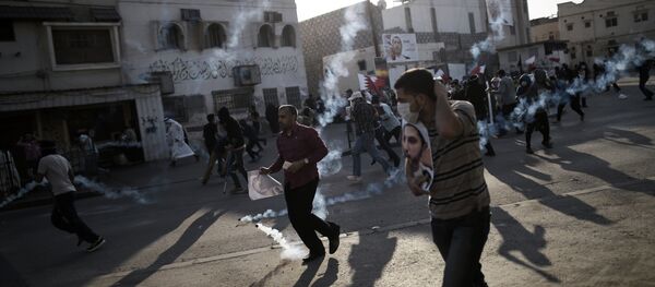 Bahraini protestors - Sputnik Mundo