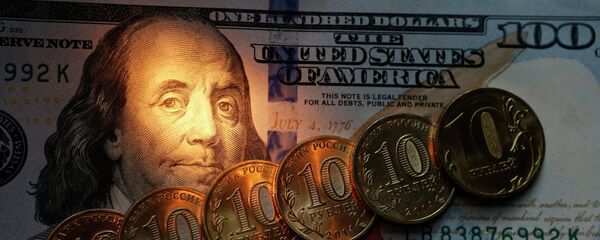 La Fed podría hundir la moneda rusa a 70 rublos por un dólar - Sputnik Mundo