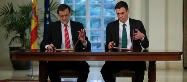 Spain's Prime Minister Mariano Rajoy (L) and Pedro Sanchez will introduce new measures intended to beef up Spain's security following the recent attacks in Paris, in Madrid, February 2, 2015 - Sputnik Mundo