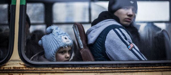 Kiev afirma haber evacuado a más de dos mil personas de Debáltsevo - Sputnik Mundo