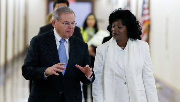 U.S. Senator Robert Menendez and leader of Cuba's Ladies in White Berta Solar - Sputnik Mundo