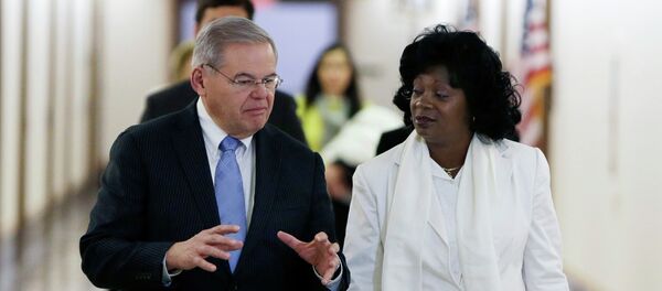 U.S. Senator Robert Menendez and leader of Cuba's Ladies in White Berta Solar - Sputnik Mundo