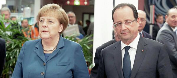 Francois Hollande und Angela Merkel - Sputnik Mundo