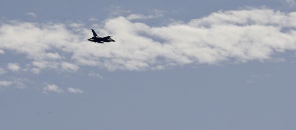 Aviones jordanos bombardean al Estado Islámico en Siria tras la ejecución del piloto - Sputnik Mundo