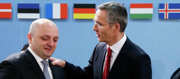 Ministro de Defensa de Georgia, Mindia Dzhanelidze y secretario general de la OTAN, Jens Stoltenberg - Sputnik Mundo