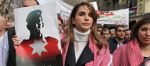 Rania, reina de Jordania, durante una manifestación contra las acciones del EI - Sputnik Mundo