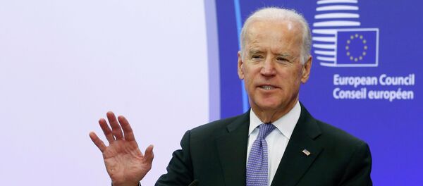 U.S. Vice President Joe Biden talks to the media ahead of his meeting with European Council President Donald Tusk (not pictured) in Brussels February 6, 2015 - Sputnik Mundo