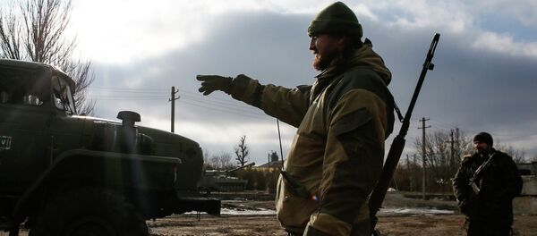 A member of a rebel unit of the self-proclaimed separatist Donetsk People's Republic in the village of Olenivka, south of Donetsk, February 7, 2015 A member of a rebel unit of the self-proclaimed separatist Donetsk People's Republic in the village of Olenivka, south of Donetsk, February 7, 2015 - Sputnik Mundo