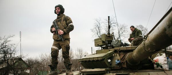 Milicianos prorrusos en el este de Ucrania - Sputnik Mundo