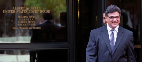 Former CIA officer John Kiriakou leaves U.S. District Courthouse in Alexandria, Va., Tuesday, Oct. 23, 2012, after pleading guilty, in a plea deal, to leaking the names of covert operatives to journalists. - Sputnik Mundo