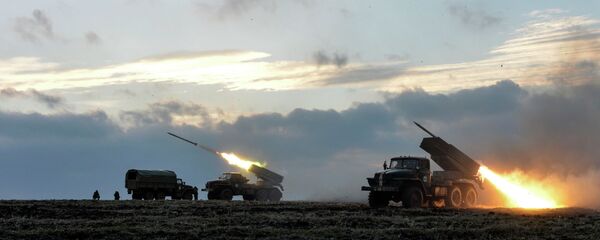 Militares ucranianos con sistemas de lanzacohetes múltiples Grad (archivo) Militares ucranianos con sistemas de lanzacohetes múltiples Grad (archivo) - Sputnik Mundo