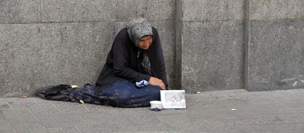 Una mendiga en Barcelona - Sputnik Mundo