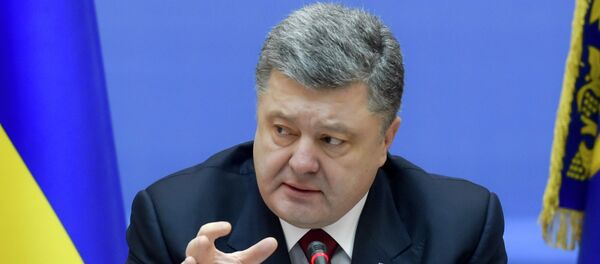 Ukrainian President Petro Poroshenko speaks during a government meeting in Kiev, February 11, 2015 - Sputnik Mundo