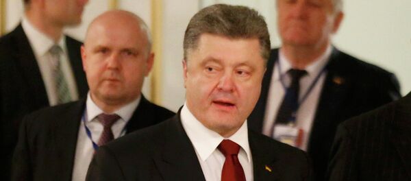 Ukrainian President Petro Poroshenko (front) in Minsk, February 12, 2015 - Sputnik Mundo