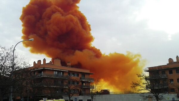 Nube tóxica en una zona próxima a Barcelona - Sputnik Mundo