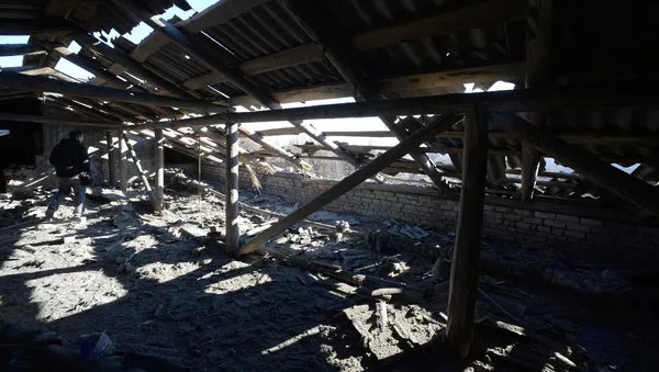 Escuela bombardeada en Donetsk - Sputnik Mundo