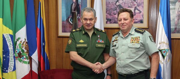 Ministro de Defensa de Rusia, Serguéi Shoigú y comandante del Ejército de Nicaragua, Julio César Avilés - Sputnik Mundo