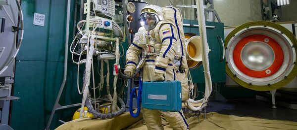 Cosmonauta ruso en el simulador Vijod-2 Cosmonauta ruso en el simulador Vijod-2 - Sputnik Mundo