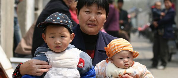 Un funcionario chino propone obligar por ley a tener dos hijos - Sputnik Mundo