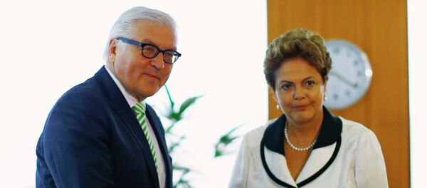 Brazil's President Dilma Rousseff greets German Foreign Minister Frank-Walter Steinmeier - Sputnik Mundo