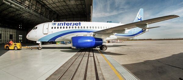 SSJ100 for Interjet - Painting the livery - Sputnik Mundo