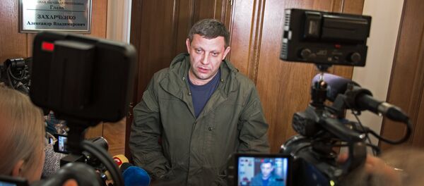 Глава ДНР А. Захарченко передал родителям украинского солдата - Sputnik Mundo