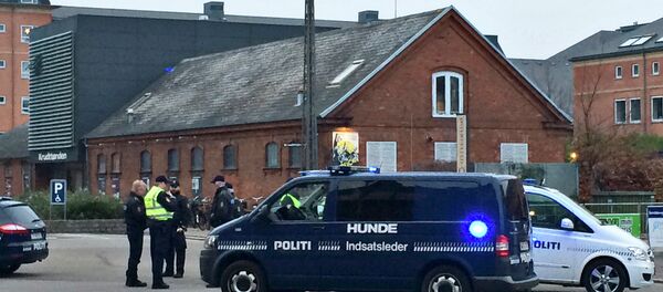Policía danesa cerca del café cultural que acogía una charla sobre la libertad de la expresión - Sputnik Mundo