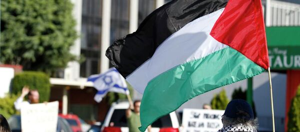 Banderas de la Autoridad Nacional Palestina (ANP) y Israel - Sputnik Mundo