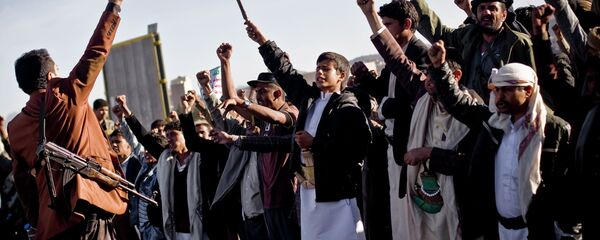 Houthi Shiite Yemenis chant slogans during a rally to show support for their comrades in Sanaa, Yemen, Wednesday, Jan. 28, 2015 Houthi Shiite Yemenis chant slogans during a rally to show support for their comrades in Sanaa, Yemen, Wednesday, Jan. 28, 2015 - Sputnik Mundo