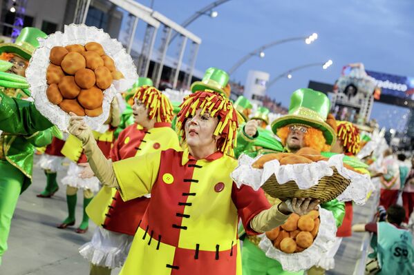 Samba apasionada en el carnaval de Sao Paulo - Sputnik Mundo