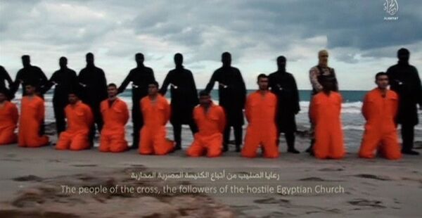 Captura del vídeo en el que Estado Islámico asesina a los cristianos coptos en Egipto - Sputnik Mundo