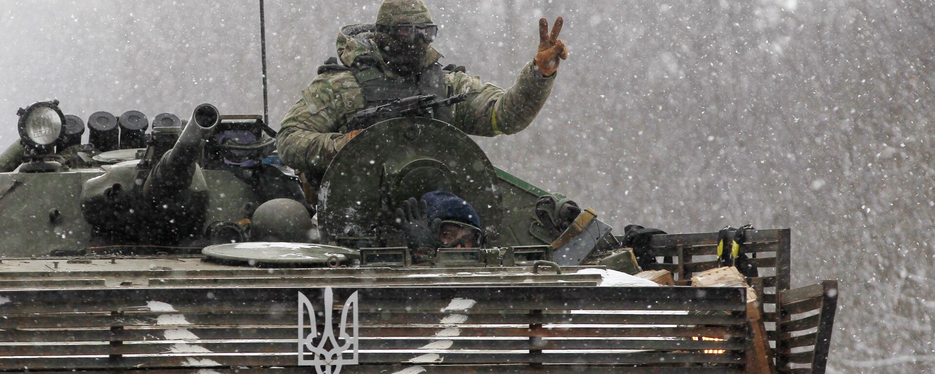 Un militar ucraniano en un tanque (archivo) - Sputnik Mundo, 1920, 08.02.2022