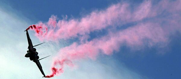 A Russian Su-30MKI fighter performs at the Moscow International Air Show in Zhukovsky A Russian Su-30MKI fighter performs at the Moscow International Air Show in Zhukovsky - Sputnik Mundo