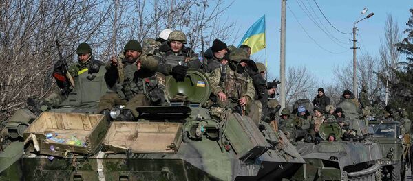 Militares ucranianos se retiran de Debáltsevo, dice batallón de la Guardia Nacional - Sputnik Mundo