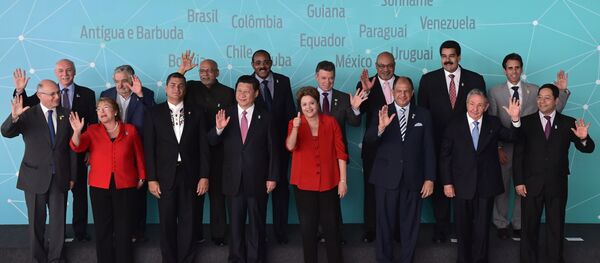 Los vínculos multilaterales se han profundizado tanto en estos años que ya no le resultó curioso a nadie que el presidente chino acudiera en julio del año pasado, en calidad de destacado invitado, a la cumbre regional de la CELAC celebrada en Brasilia Los vínculos multilaterales se han profundizado tanto en estos años que ya no le resultó curioso a nadie que el presidente chino acudiera en julio del año pasado, en calidad de destacado invitado, a la cumbre regional de la CELAC celebrada en Brasilia - Sputnik Mundo