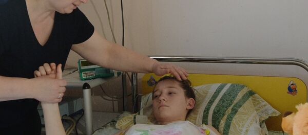 Раненые дети из Донецка проходят лечение в Москве - Sputnik Mundo