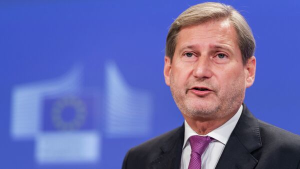 EU Commissioner for European Neighbourhood Policy & Enlargement Negotiations Johannes Hahn addresses the media on a recent visit to Ukraine, at the European Commission headquarters in Brussels, Monday, Dec. 1, 2014 - Sputnik Mundo