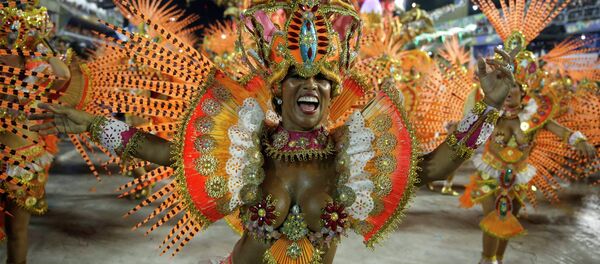 Revelers from the Beija Flor samba school participate in the annual carnival parade in Rio de Janeiro's Sambadrome - Sputnik Mundo