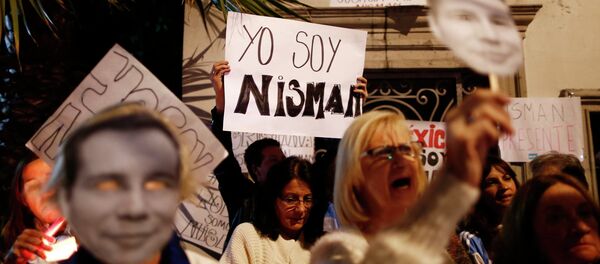Centenares de miles de argentinos rinden homenaje al fiscal Nisman en marcha de silencio - Sputnik Mundo