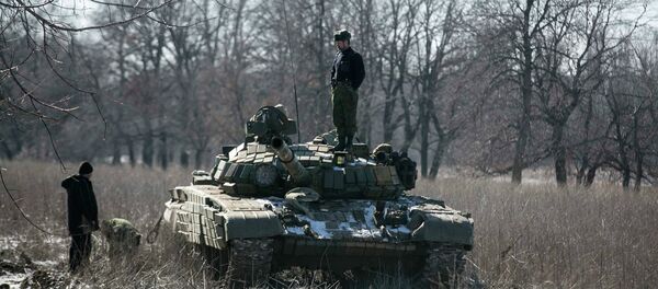 Los milicianos de la autoproclamada República Popular de Donetsk (RPD), en puesto de control en la carretera de la Uglegorsk a Debáltsevo - Sputnik Mundo