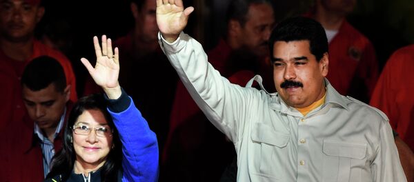 Nicolás Maduro, presidente de Venezuela, con primera dama Cilia Flores - Sputnik Mundo