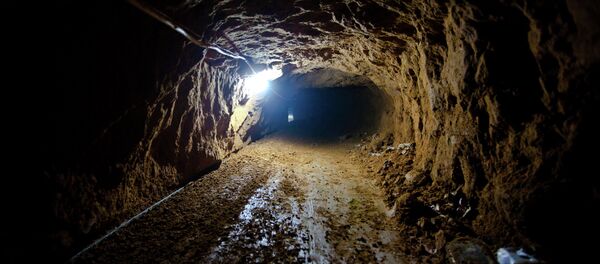 Dos palestinos mueren en túneles subterráneos entre Gaza y Egipto - Sputnik Mundo