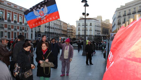 Manifestación en Madrid en el aniversario del cambio violento de Gobierno en Ucrania - Sputnik Mundo